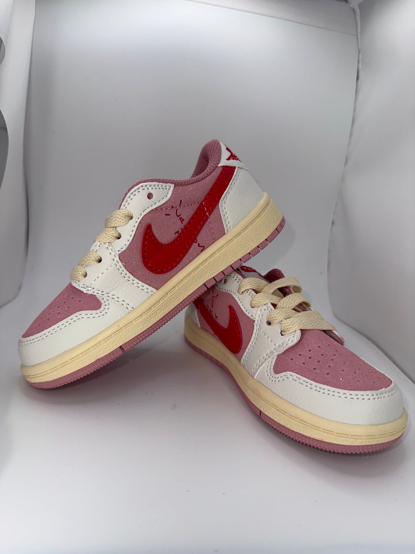 Travis Scott Jordan 1 Retro Low OG SP Sail Tropical Pink
