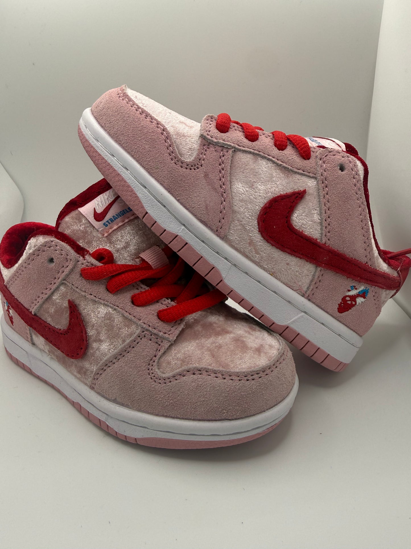 Nike Dunk Low SB StrangeLove Valentine's Day