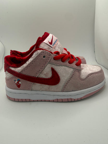 Nike Dunk Low SB StrangeLove Valentine's Day