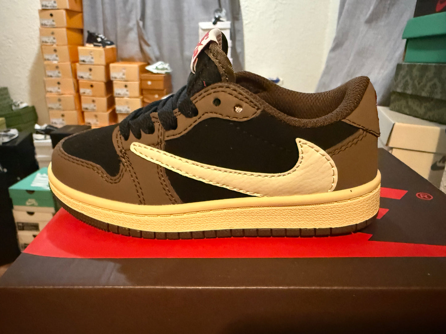 Travis Scott Jordan 1 Retro Low Mocha