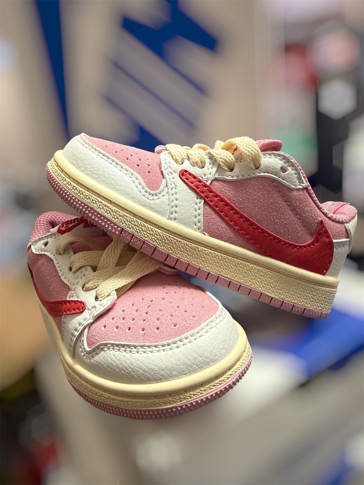 Travis Scott Jordan 1 Retro Low OG SP Sail Tropical Pink